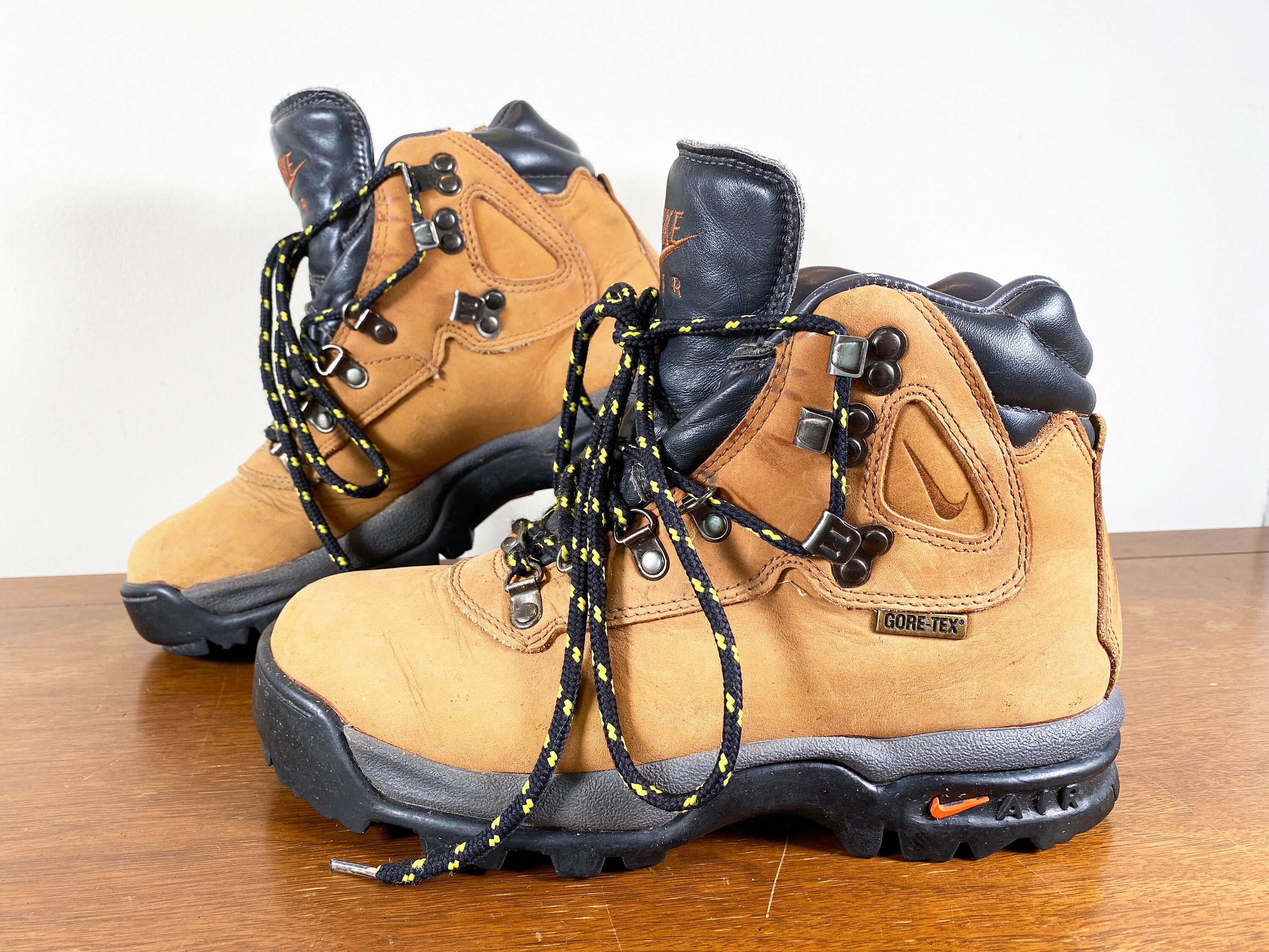acg goretex boots