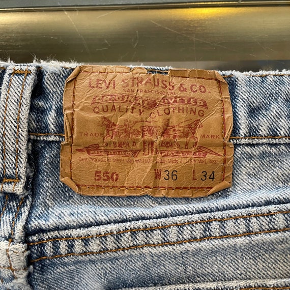 Vintage 2001 Levis 550 Light-Wash Jeans - image 7