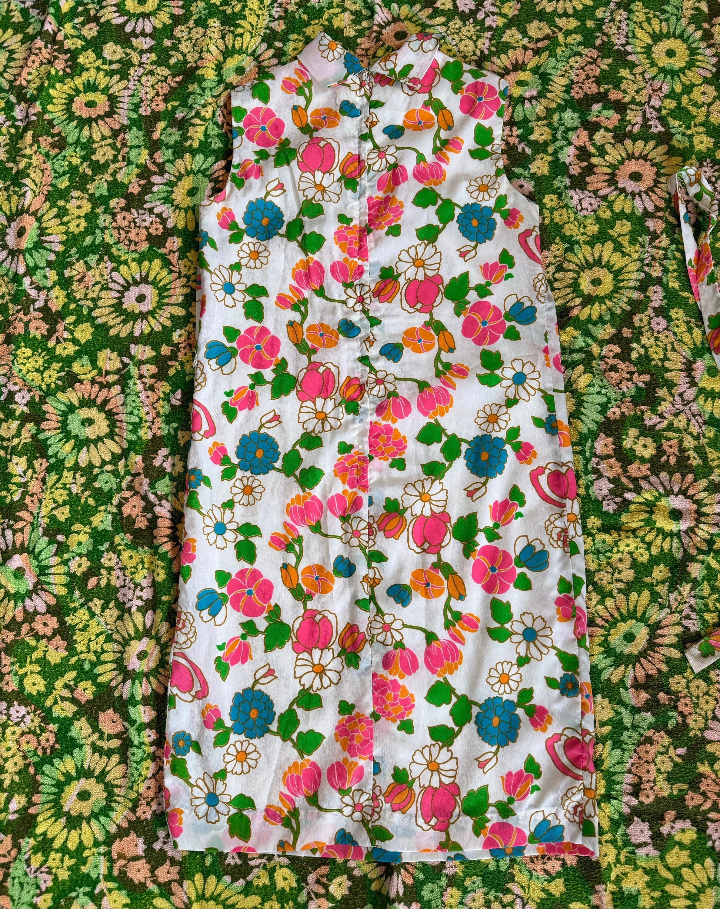 SOIL　60s FLOWER VNECKVEST Vintage 1960s Mod Flower Power Mini Dress, Floral Flower