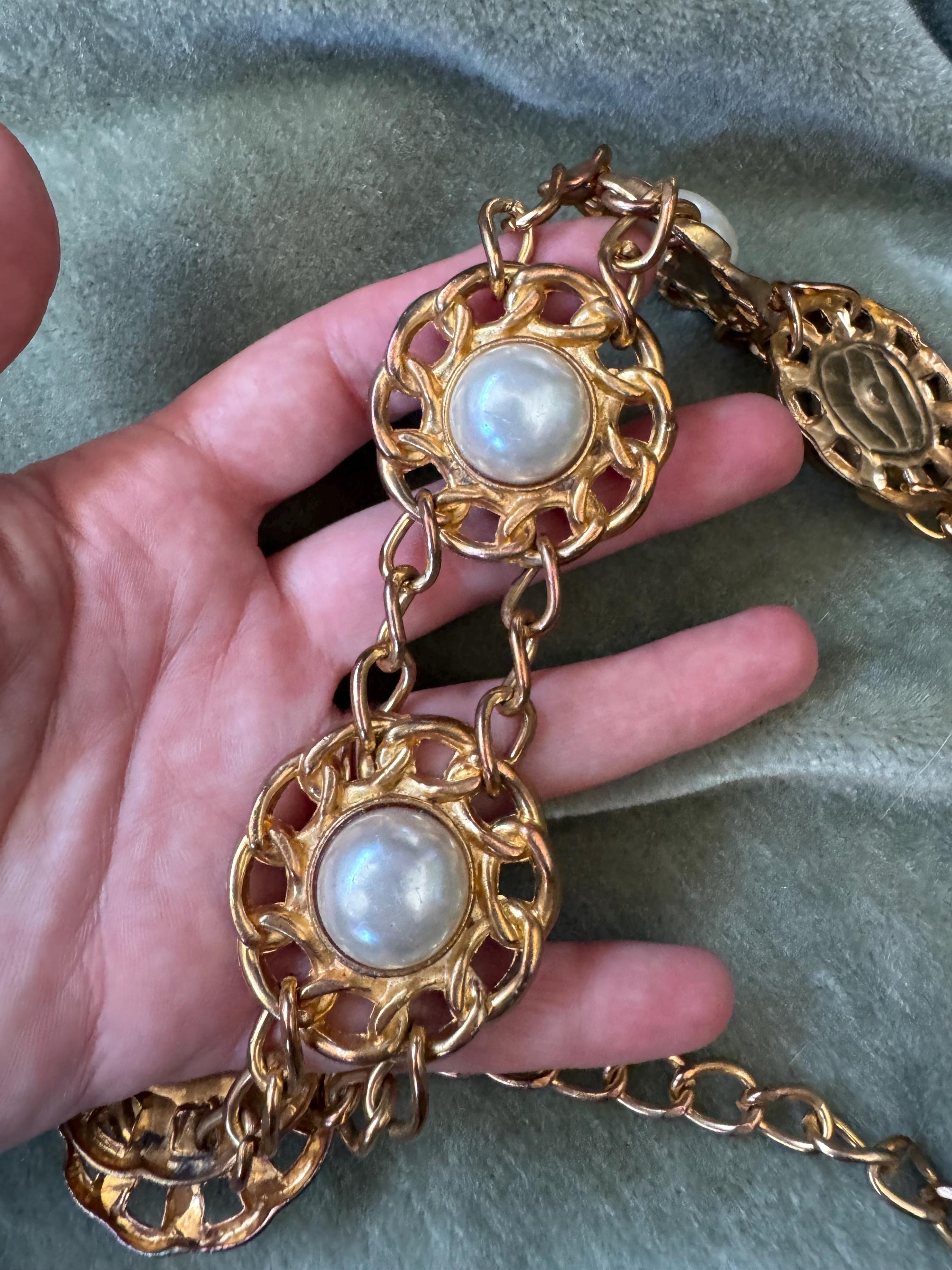 Vintage 1980s Gold Tone Chain Belt: Faux Mobe Pearl  display picture 1