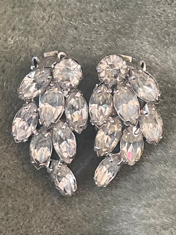 Vintage 1950's Weiss Rhinestone clip on earrings,… - image 2