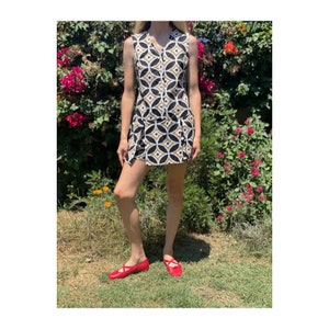 Vintage 1960s flower romper, black white brown flower power pleated romper, 60s flower button up playsuit, one piece 60s outfit with pattern