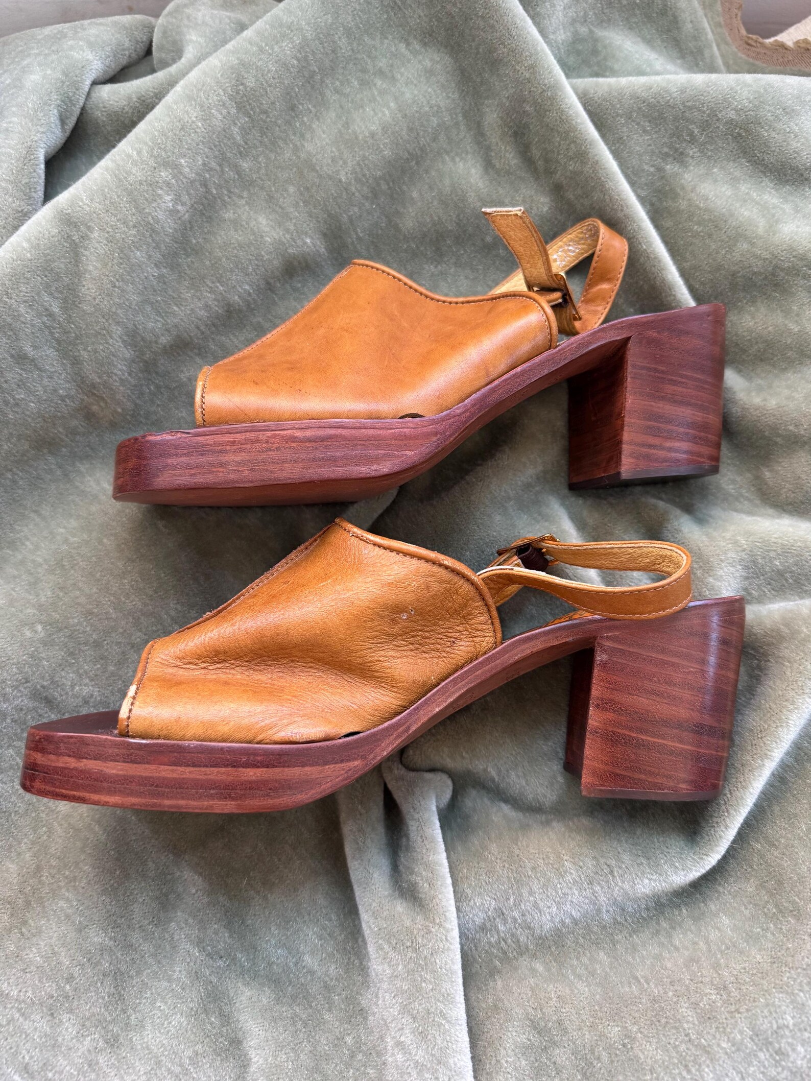 RENDEZ-VOUS SANDALS 70 IN SATIN CREPE BROWN LEATHER