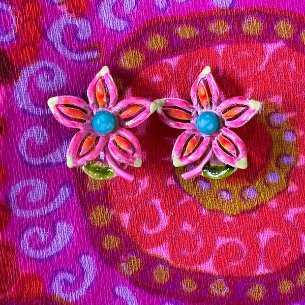 1960s Mod flower Hot Pink Arthur Pepper clip on earrings, Art earrings, pink blue orange flower power enamel earrings, 60s flower earrings