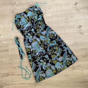 Vintage 1960s Thai silk dress,1960s flower and bird novelty print dress,Pierre Boutique Thai silk dress,1960s Thai silk with belt size M
