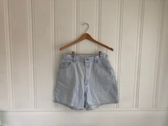 Lee high waisted shorts size 30 waist,light wash L
