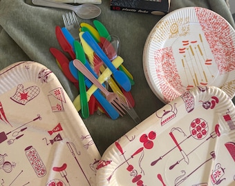 Vintage 50s 60s paper plates and plastic utensils lot