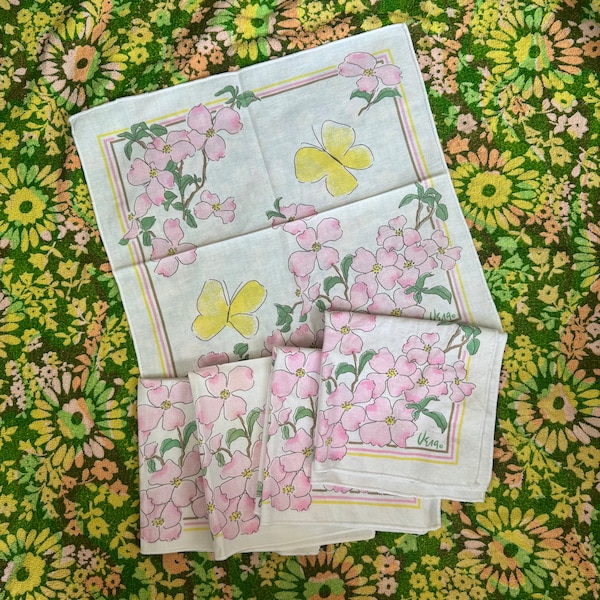 Vintage 70s Vera Neumann Pink Dogwood and butterfly napkins set of 5, Vera Neumann napkins, Vera Neumann napkins with butterflies flowers