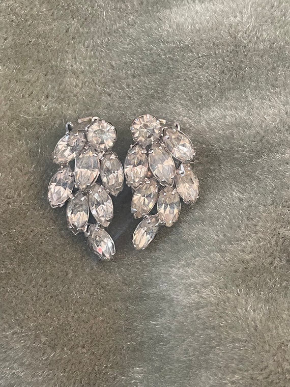 Vintage 1950's Weiss Rhinestone clip on earrings,… - image 7