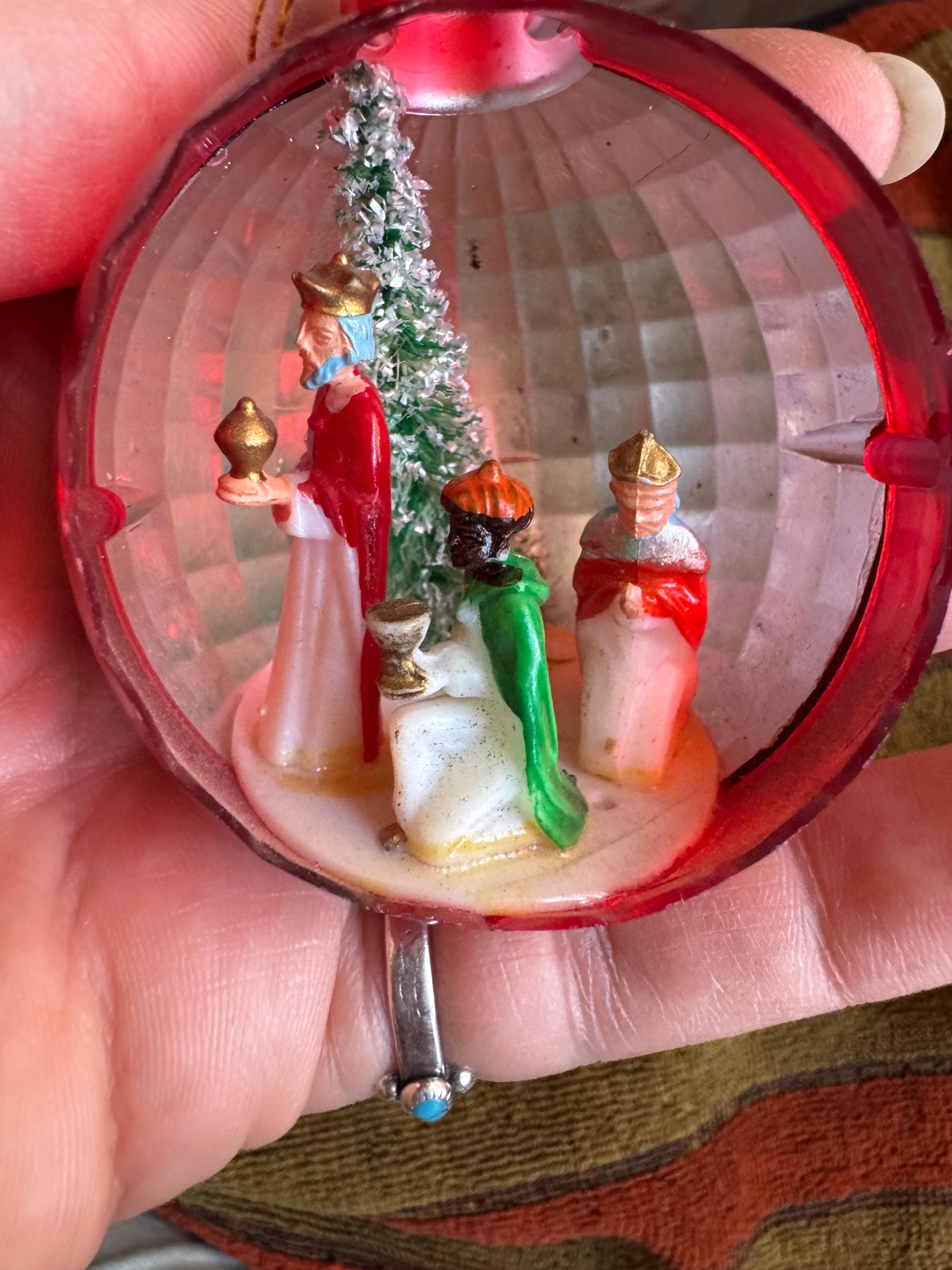 Vintage Jewelbrite Christmas Reflector Ornament: MCM Diorama