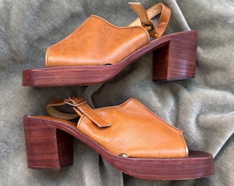 Vintage 70s Brown Leather Platform Sandals: Jeweltone Wooden Sole, Size 7.5