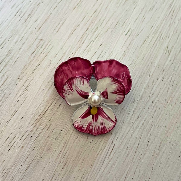 Vintage Pansy brooch pin,Mid Century pansy flower pin,Gerry’s pansy flower pin,60s 70s Gerry’s flower pin brooch,enamel pansy flower brooch