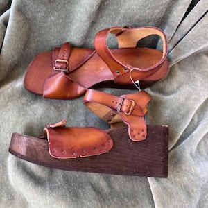 Vintage 70s brown leather wooden platform wedge sandals, 1970s deadstock NOS platforms, Wooden sole platforms size 8, chunky retro platforms