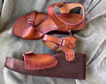 Vintage 70s Brown Leather Platform Sandals: Chunky Wooden Wedges, Size 8