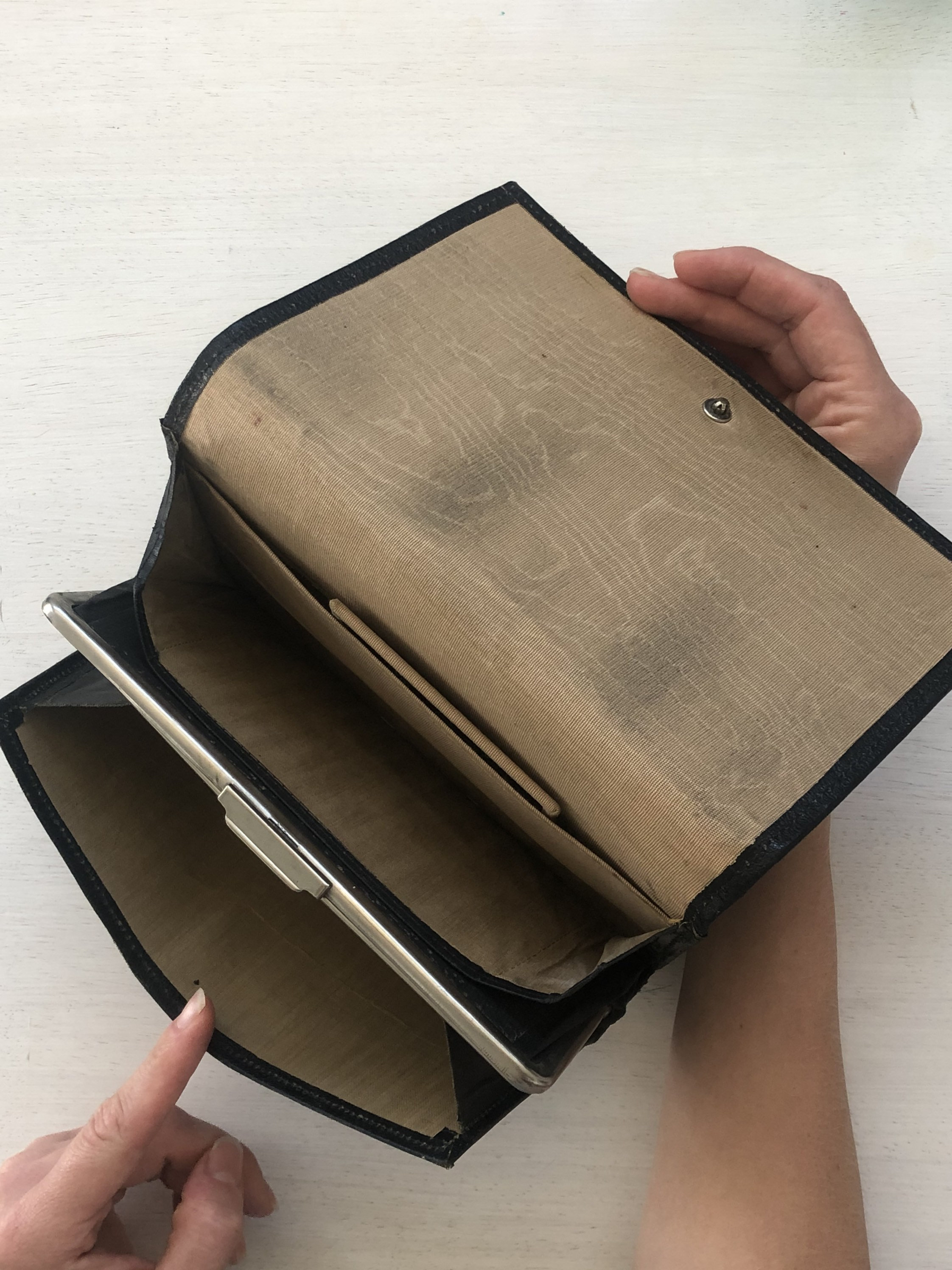 Pochette Clutch En Cuir D'Agneau Perforé - Motif New York - Doré - Fait Main USA - Neuve Avec étiquette