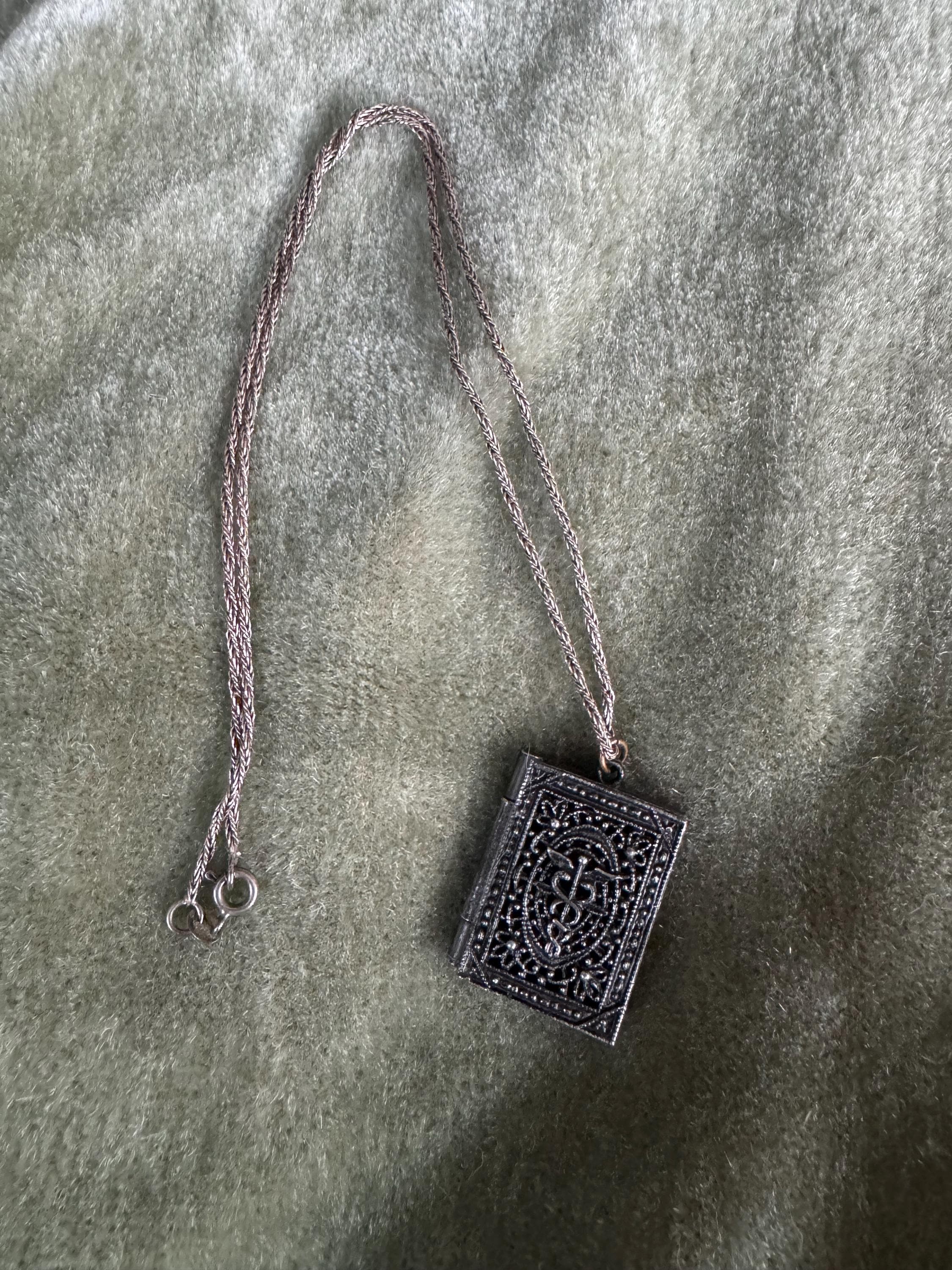 1940s Necklaces - Etsy