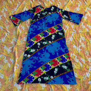 Vintage 60s Flower Power Caftan Dress: 3/4 Sleeve Maxi