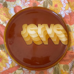 Vintage Retro Resin Lucite "Serve" Typography Bar Tray in brown and yellow beige, 1970s 70s lucite tray, vintage bar tray 3d text