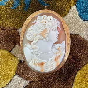 Vintage Antique large shell Victorian cameo brooch pin pendant 14 kt gold, large 14 kt gold cameo, retro gold cameo, gold and shell cameo