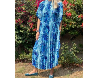 Vintage 70s Accordion pleated Caftan,Hawaiian blue Caftan muu muu dress,Accordian pleat blue and white floral boho dress size S M L