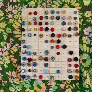 Vintage Estate button lot on card, 86 vintage buttons, plastic glass button lot 86 buttons 40s 50s 60s buttons, buttons on collectors card