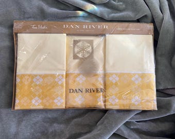 Vintage Dan River fine muslin fashion sheet and pillow cases scotch fancy yellow NOS