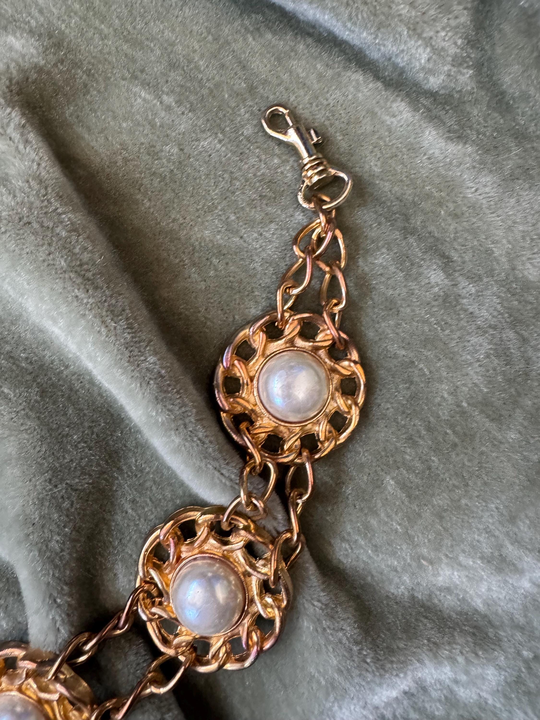 Vintage 1980s Gold Tone Chain Belt: Faux Mobe Pearl  display picture 3