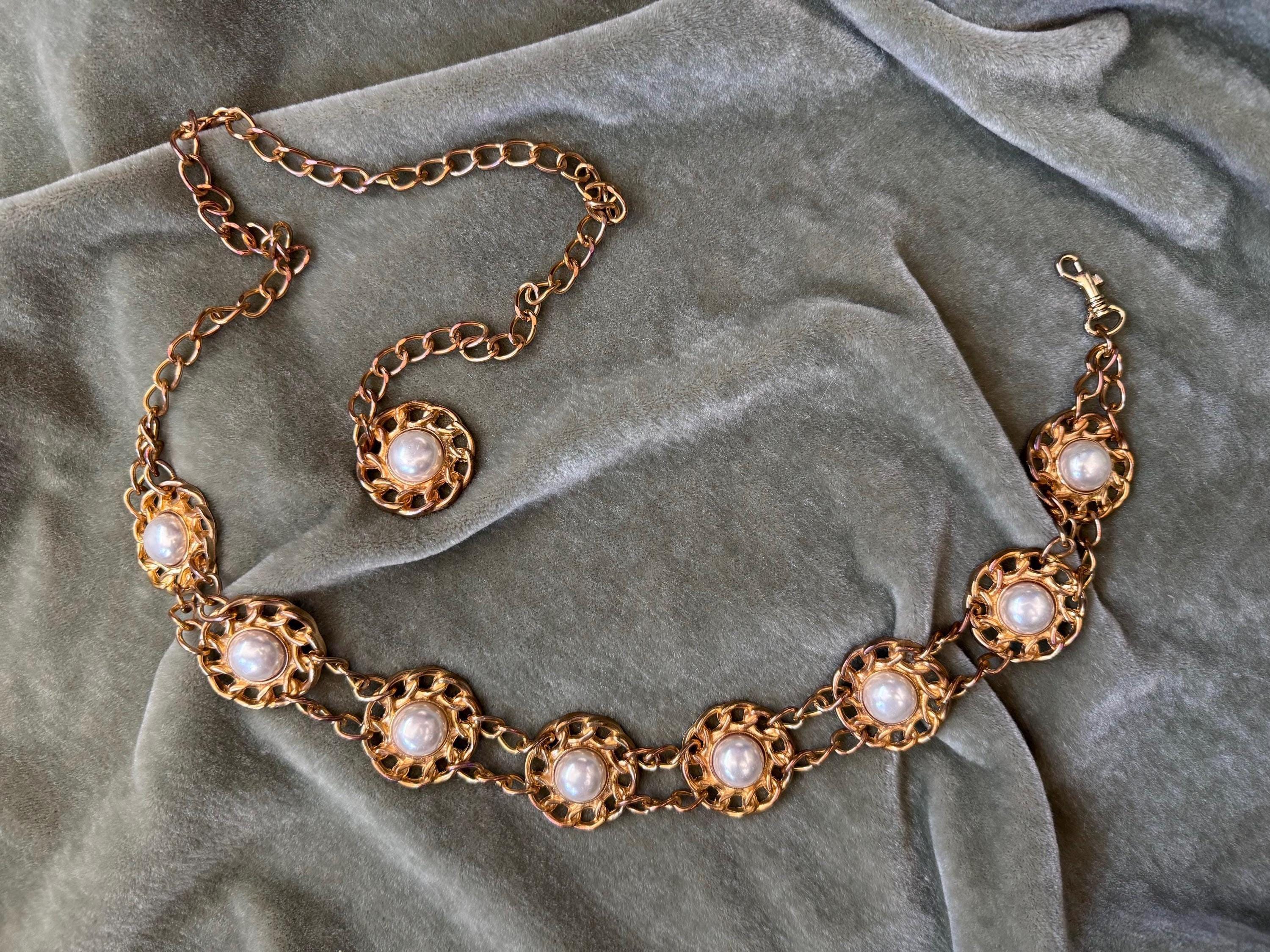 Vintage 80s 90s Gold Tone Charm Belt Coin Heart Faux Pearl Chain Belt 80s Vintage Gold Chain ESCADA Charm Belt Gold Metallic  main image 3