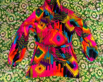 Vintage dayglo psychedelische boombastdoek top met stropdassen en optionele riem, drippy jaren '60 top, neon heldere dayglo boombastdoek top jaren 1960 1970