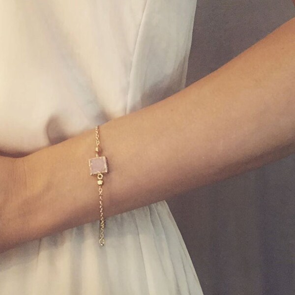POINTE | Gold chain bracelet with pink square-shaped druzy stone
