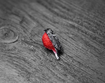 Brooch, Pin, Bird, Polymer clay pins, Red breasted robin brooch, Stylish brooch, Aesthetic brooch, Handmade, Gift for her, Outfit decor