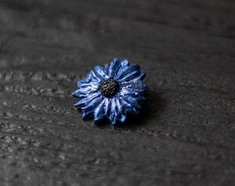 Broche bleuet, Broche bleue, Épingle bleuet, Épingle en pâte polymère, Fait main, Cadeau pour elle, Broche fleur, Beau, Épingle fleur, Fleur bleue