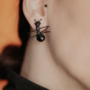 Ameise Ohrstecker, Handgefertigte Insekt Ohrringe, Polymer Clay Käfer Schmuck, Natur Liebhaber Geschenk, Einzigartige Tier Ohrringe, Schwarze Ameise Ohrstecker