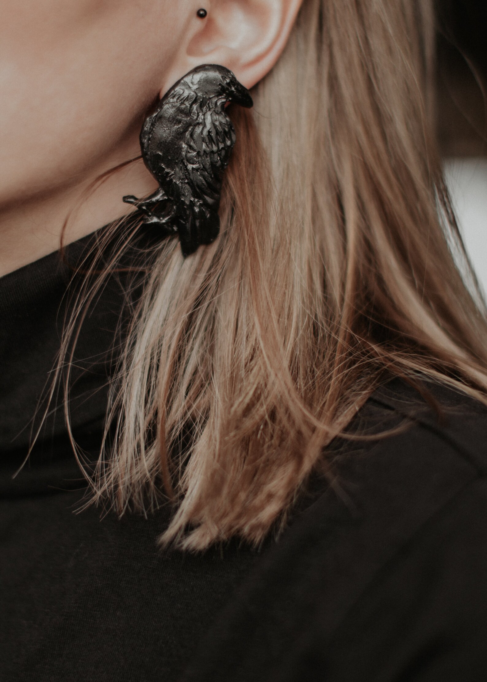 Raven Earrings Black