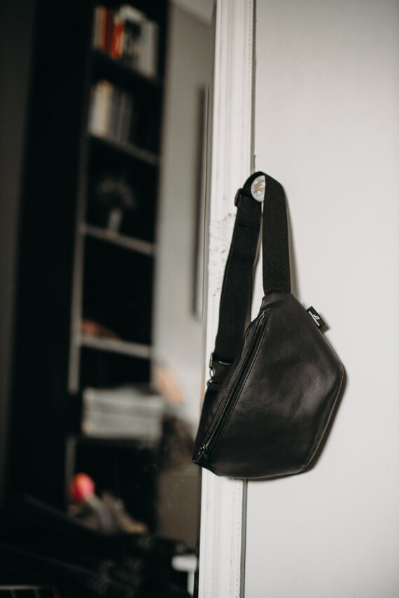 minimalist waist bag