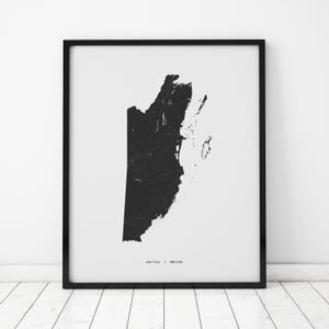 Puede incluir: Impresión en blanco y negro de un mapa de Belice. El mapa está enmarcado en un marco negro. El texto "Belize | Belize" está impreso debajo del mapa.
