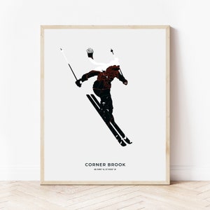 Puede incluir: Una silueta en blanco y negro de un esquiador en el aire, con líneas rojas que delinean el cuerpo del esquiador. El esquiador está en dos esquís, y el fondo es blanco. El texto "CORNER BROOK 48.9490° N, 57.9933° W" está debajo del esquiador.