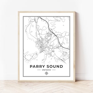 Puede incluir: Mapa de Parry Sound, Ontario, en blanco y negro. El mapa muestra las calles y las vías fluviales de la ciudad. El texto "Parry Sound, Ontario" está impreso debajo del mapa.