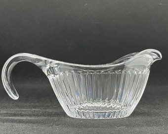 Clear glass ribbed gravy / saucer boat