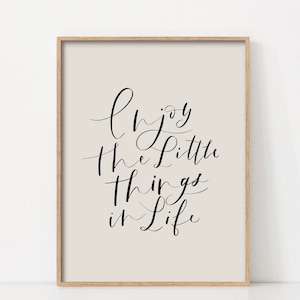 Disfrute de la impresión de la cita de Little Things In Life, la decoración de la pared de la sala de estar, el regalo de obras de arte imprimibles, el regalo de bienvenida a la casa, el póster de cita de tipografía