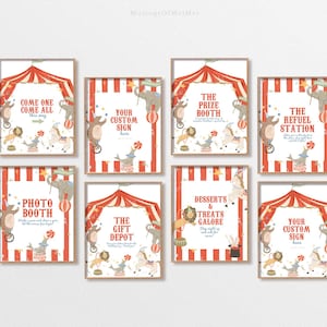 Könnte beinhalten: Eine Sammlung von gerahmten Schildern im Zirkus-Stil. Jedes Schild zeigt ein rot-weiß gestreiftes Zelt-Design mit verschiedenen Zirkustieren. Texte beinhalten "Come One Come All", "Photo Booth" und "Desserts & Treats Galore".