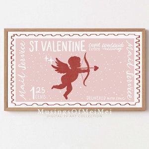 Puede incluir: Un sello postal de estilo vintage para el Día de San Valentín, de color rosa y rojo, con un querubín rojo que sostiene un arco y una flecha. El sello dice "St. Valentine Cupid Worldwide Express Delivery Mail Service 125 Cents Delivered with Love".