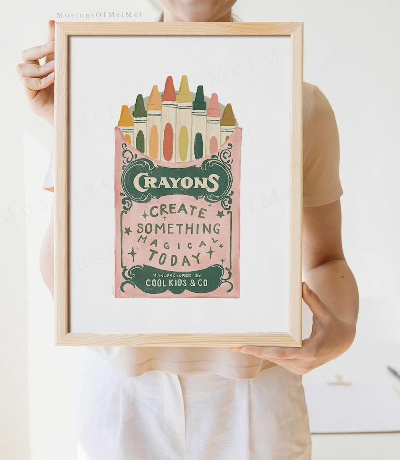 Puede incluir: Una ilustraci&oacute;n de estilo vintage de una caja de crayones con el texto "Crayons", "Crea algo m&aacute;gico hoy" y "Fabricado por Cool Kids & Co."
