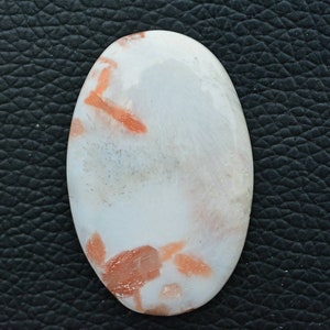 Cabochon pêche en scolécite... Cabochon ovale...41x27x5mm...61Cts...#H6762