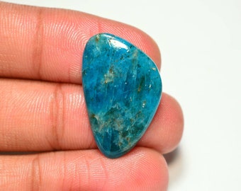 Cabochon en apatite... Cabochon forme libre...26x16x4 mm...15 carats...A#J6875