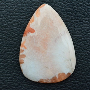 Cabochon pêche en scolécite... Cabochon poire...46x32x6mm...85Cts...#H6769