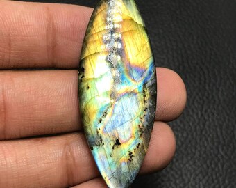 Cabochon labradorite multi-éclairs... Cabochon marquise... 53x19x6 mm...Cts 52...#J2874