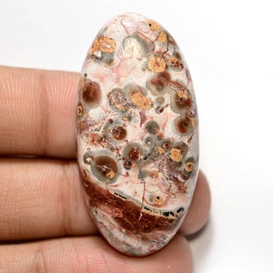 Cabochon en jaspe en peau de léopard... Cabochon ovale... 44x22x7 mm...45 Cts...#G8888