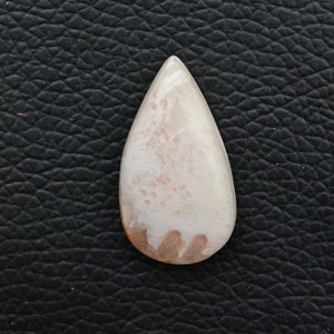 Cabochon pêche en scolécite... Cabochon poire...27x15x7mm..27Cts...#H6786