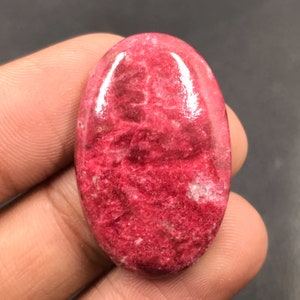 Cabochon en thulite...Cabochon ovale...33x21x6 mm...47 Cts...AM3539 image 1